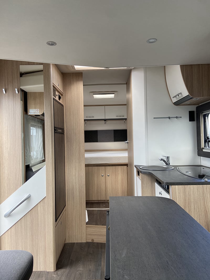 Profilé Sunlight T69 LC Active vue intérieure couchage