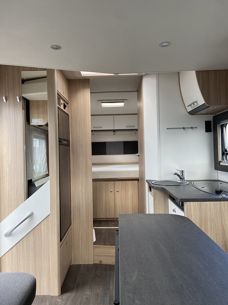 Profilé Sunlight T69 LC Active vue intérieure couchage