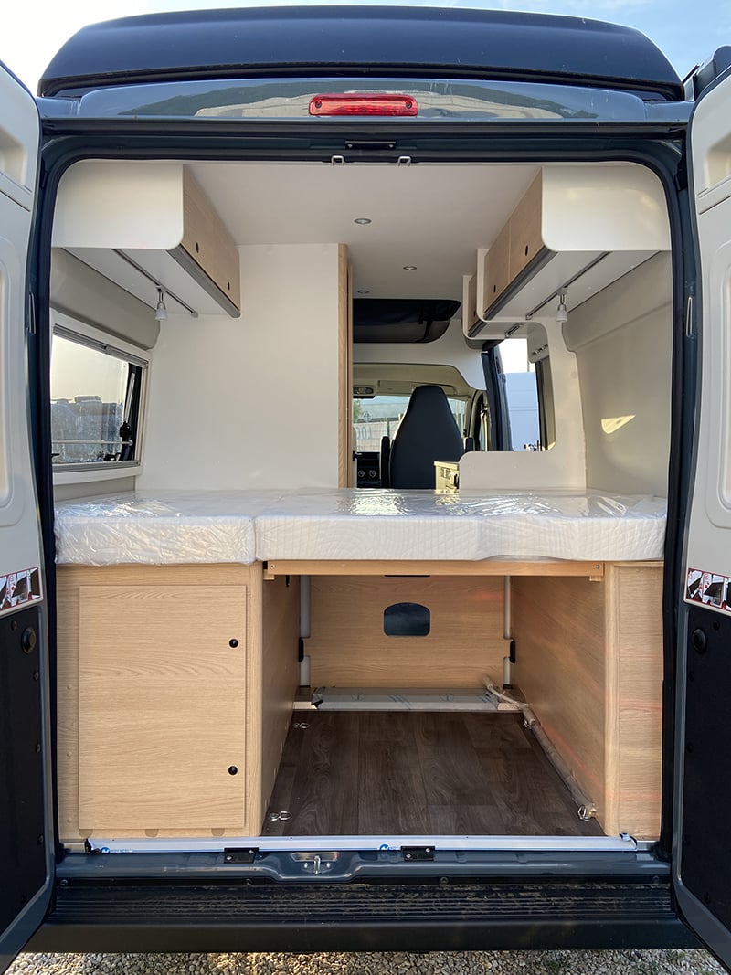 Sunlight Cliff 540 RT Adventure face arrière portes ouvertes