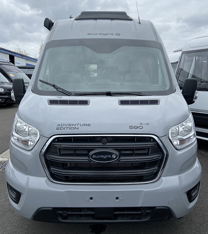 Fourgon Sunlight Cliff 590 4x4 Adventure Edition face avant